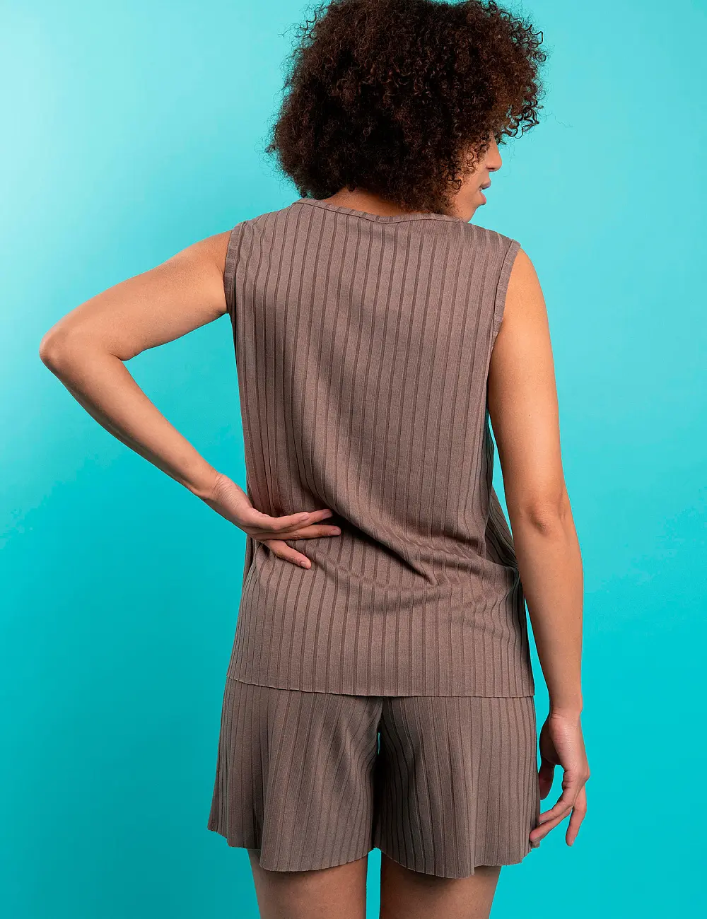 Bluzka na ramiączkach 670RW czekoladowa