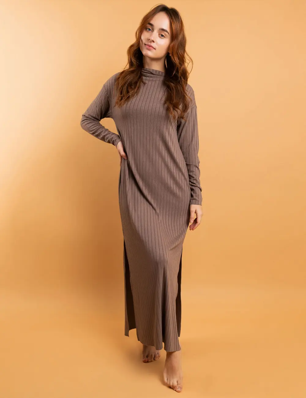 Sukienka z dzianiny 611RW czekoladowa