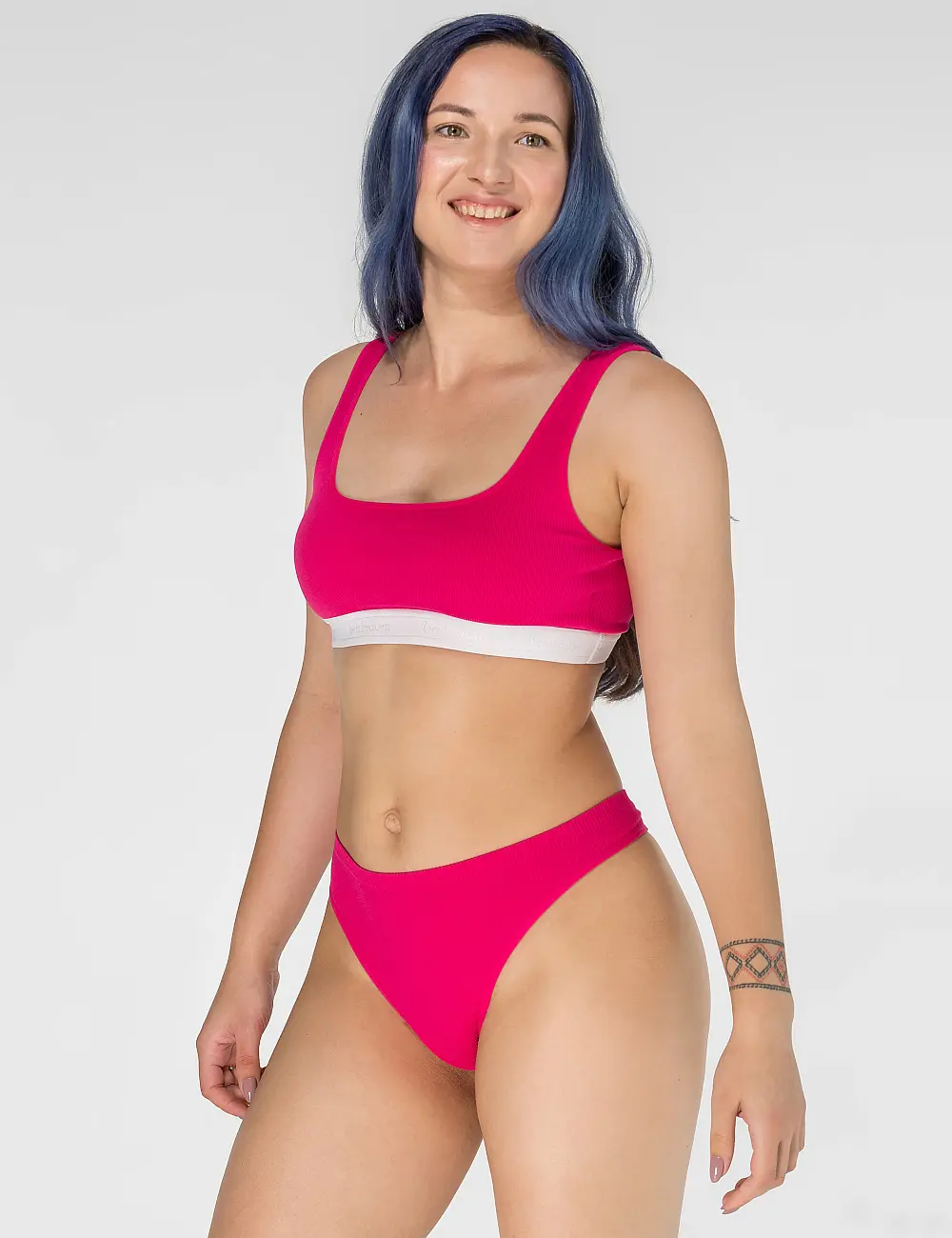 Majtki stringi 002A (3 szt)