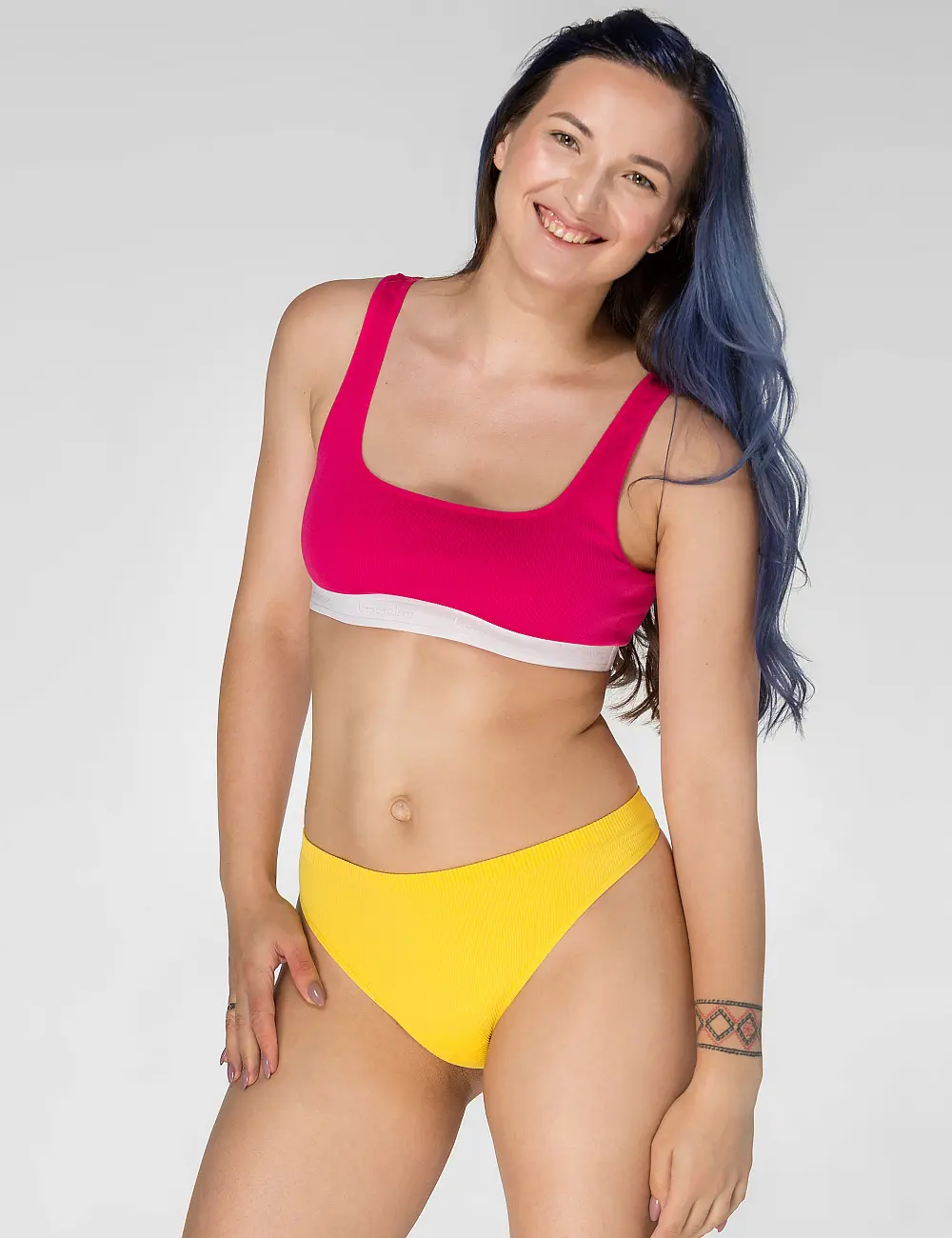 Majtki stringi 002A (3 szt)