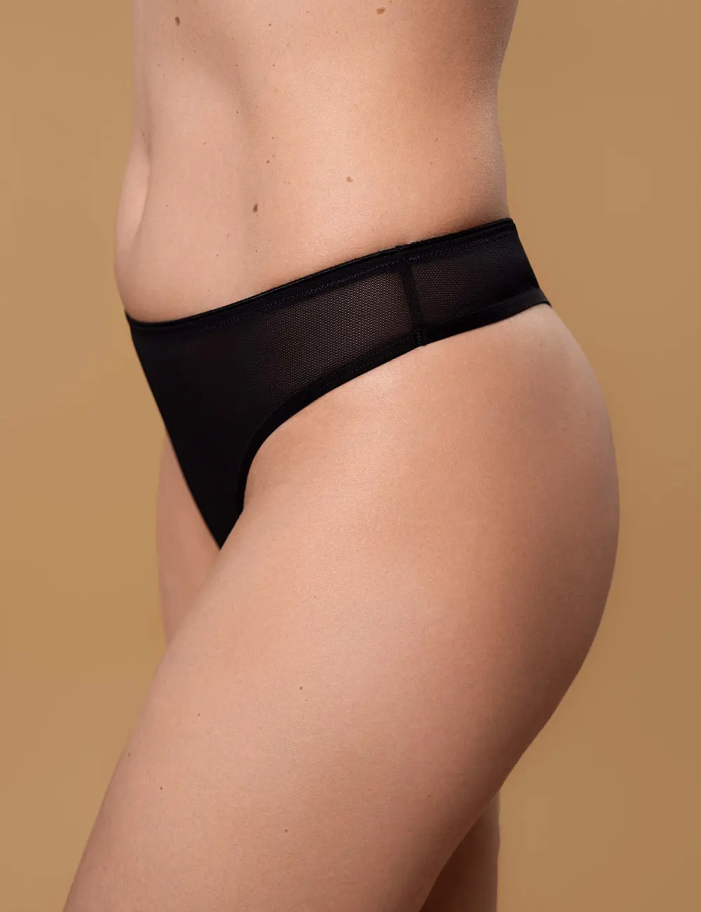 Stringi 122LC czarne