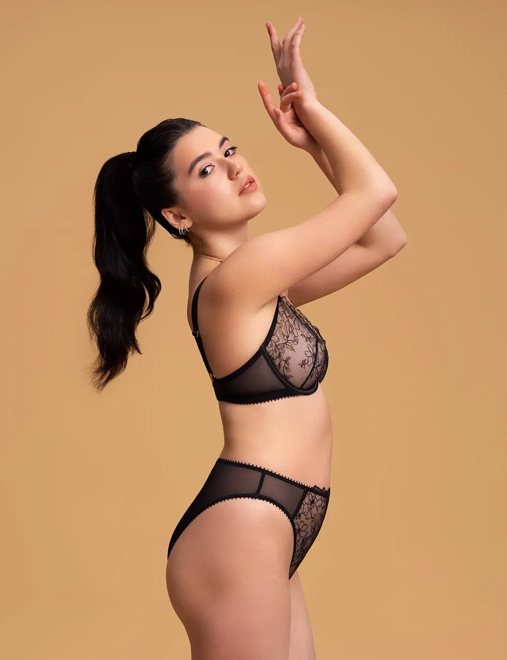 Biustonosz z miękką miseczką 064SR czarny