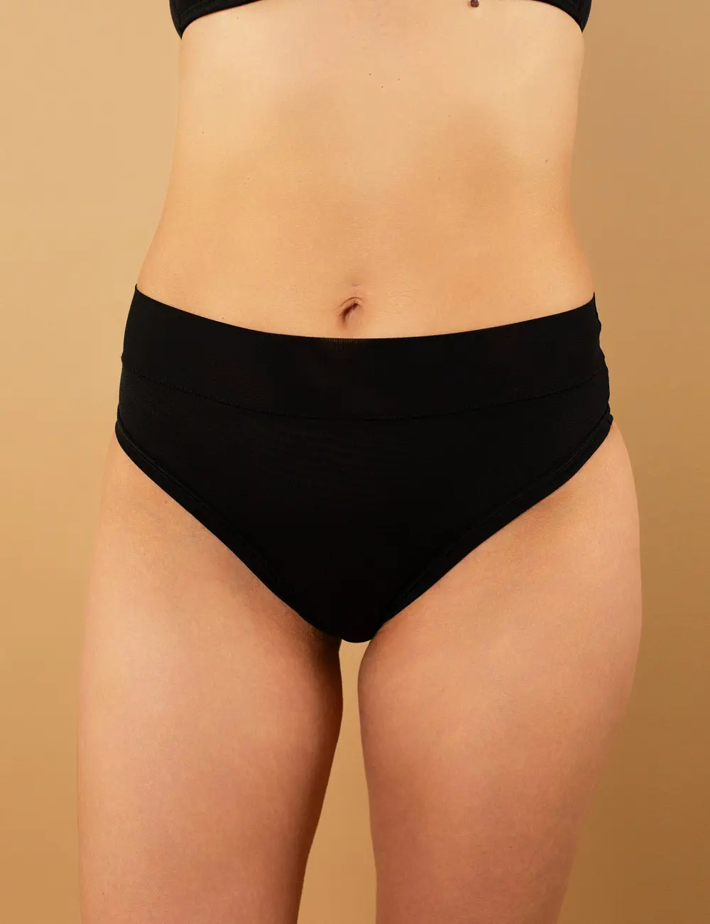 Majtki figi wysokie 221LC czarne