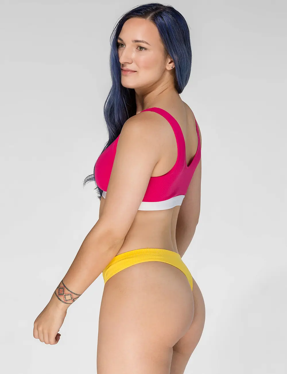 Majtki stringi 002A (3 szt)