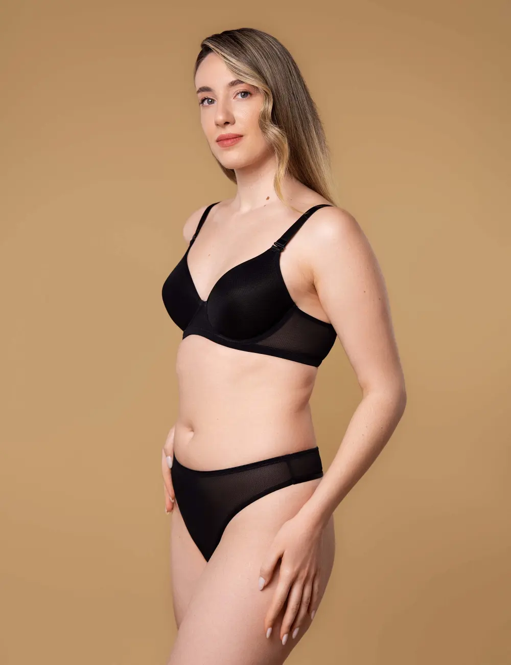 Stringi 122LC czarne