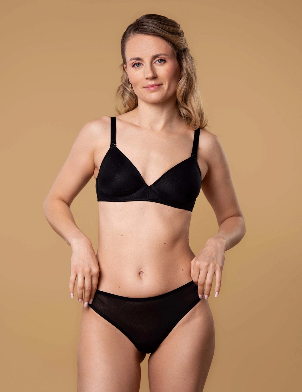 Stringi 122LC czarne