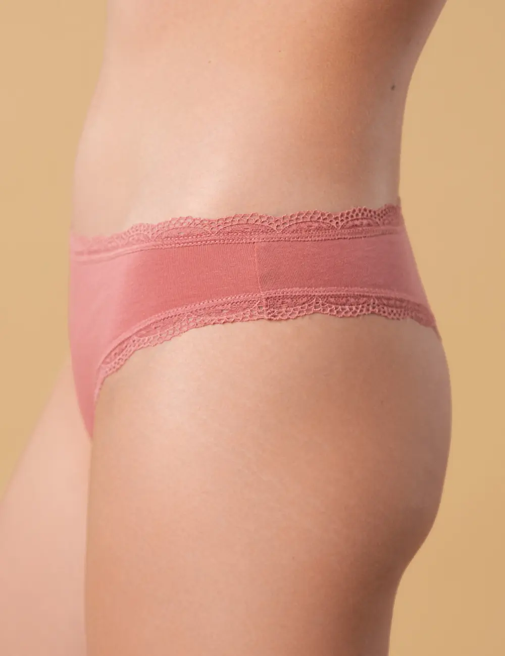 Majtki stringi 402BS (3 szt.)