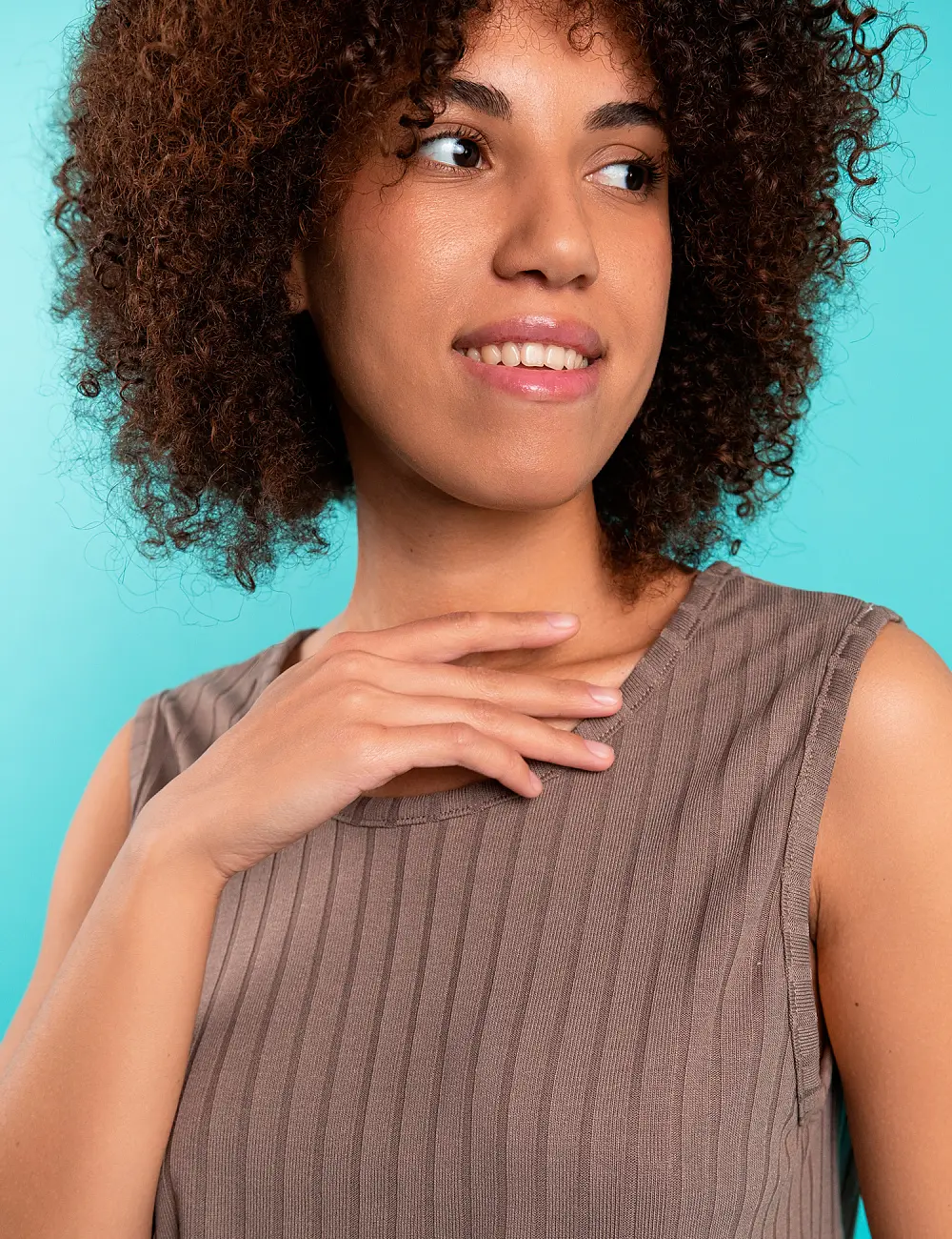 Bluzka na ramiączkach 670RW czekoladowa