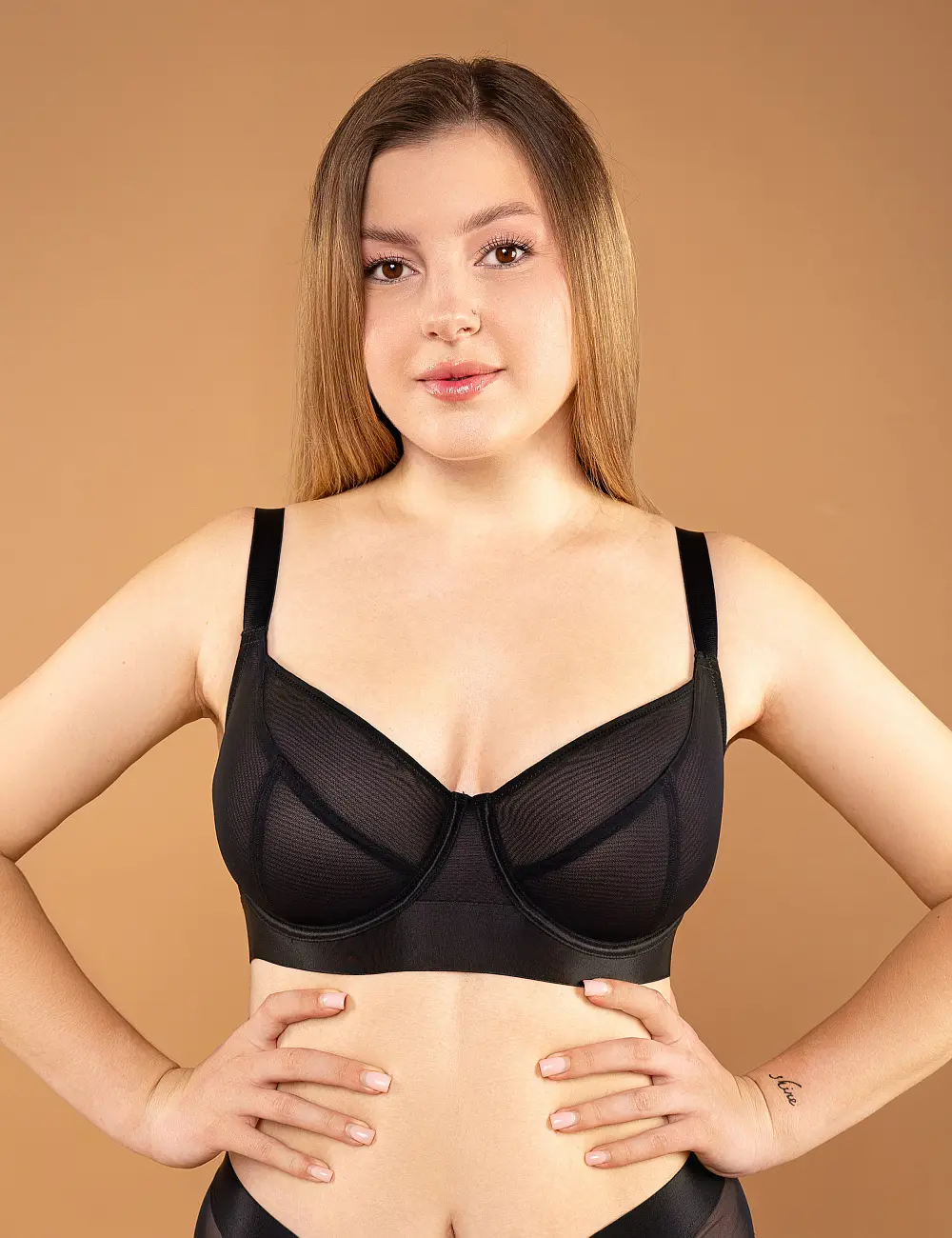 Biustonosz z miękką miseczką 411SC czarny