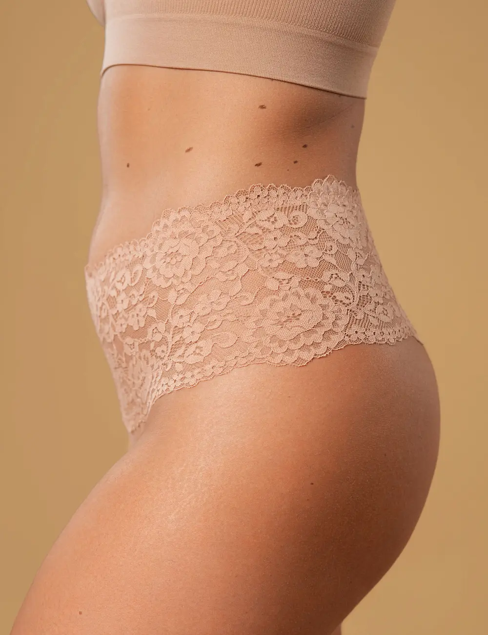 Majtki brazyliana wysokie 104NC (2 szt.)