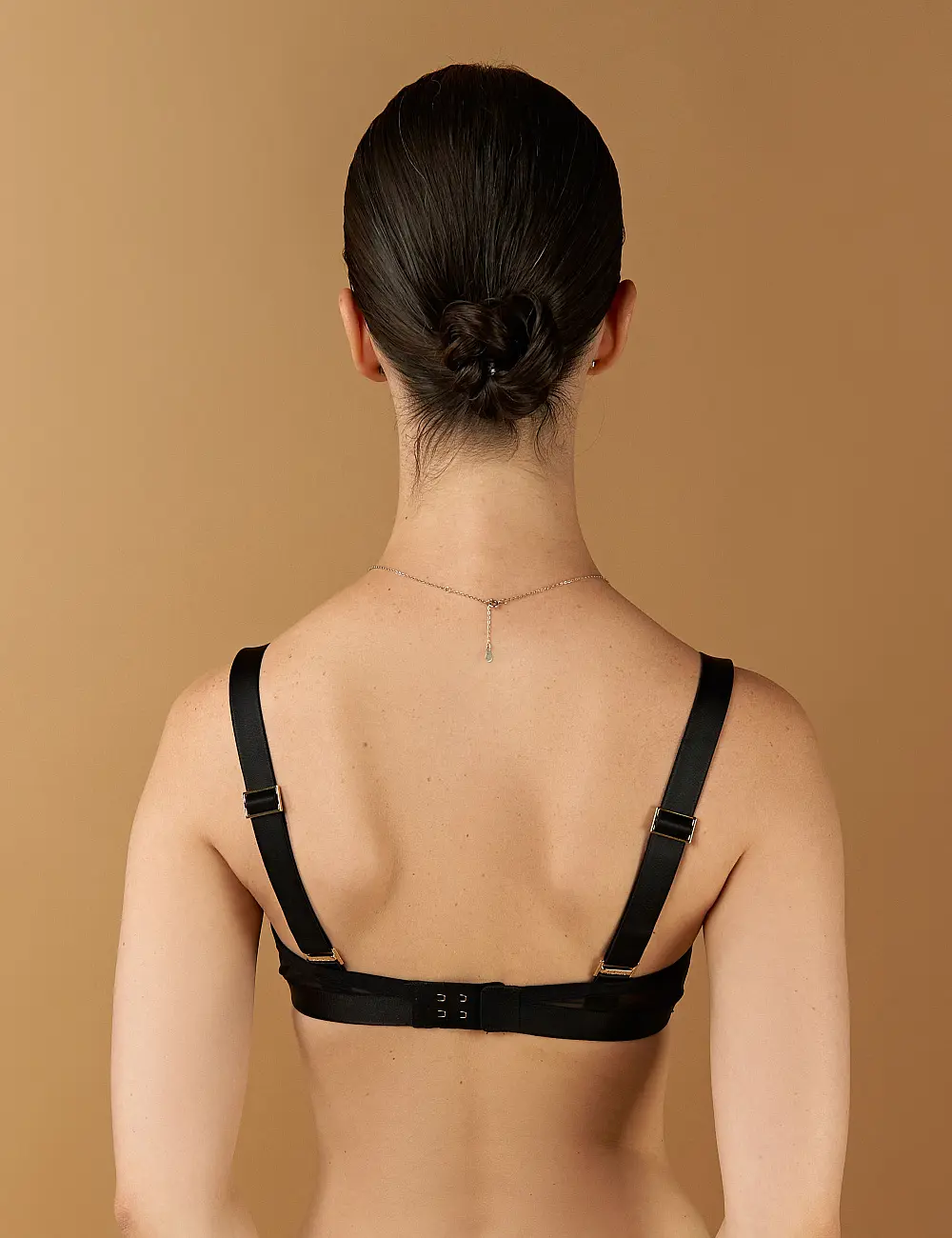 Biustonosz z miękką miseczką 040DT czarny