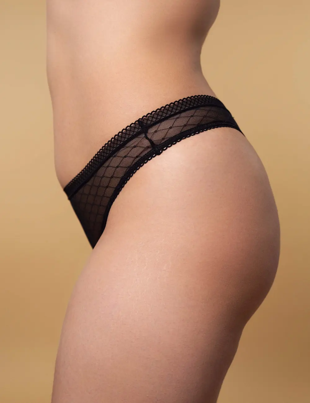 Stringi 002BC czarne