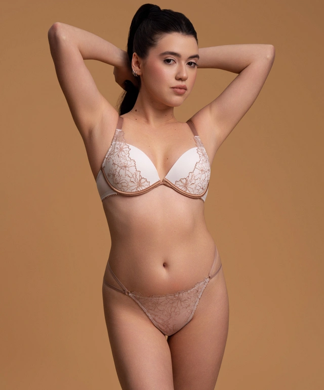 Stringi 002SR migdałowe