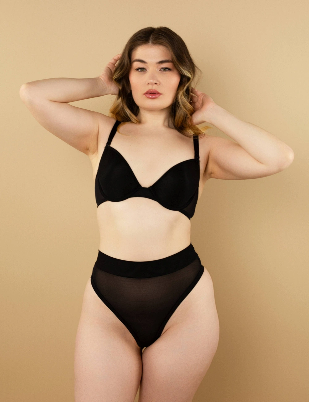 Majtki stringi wysokie 212LC czarne