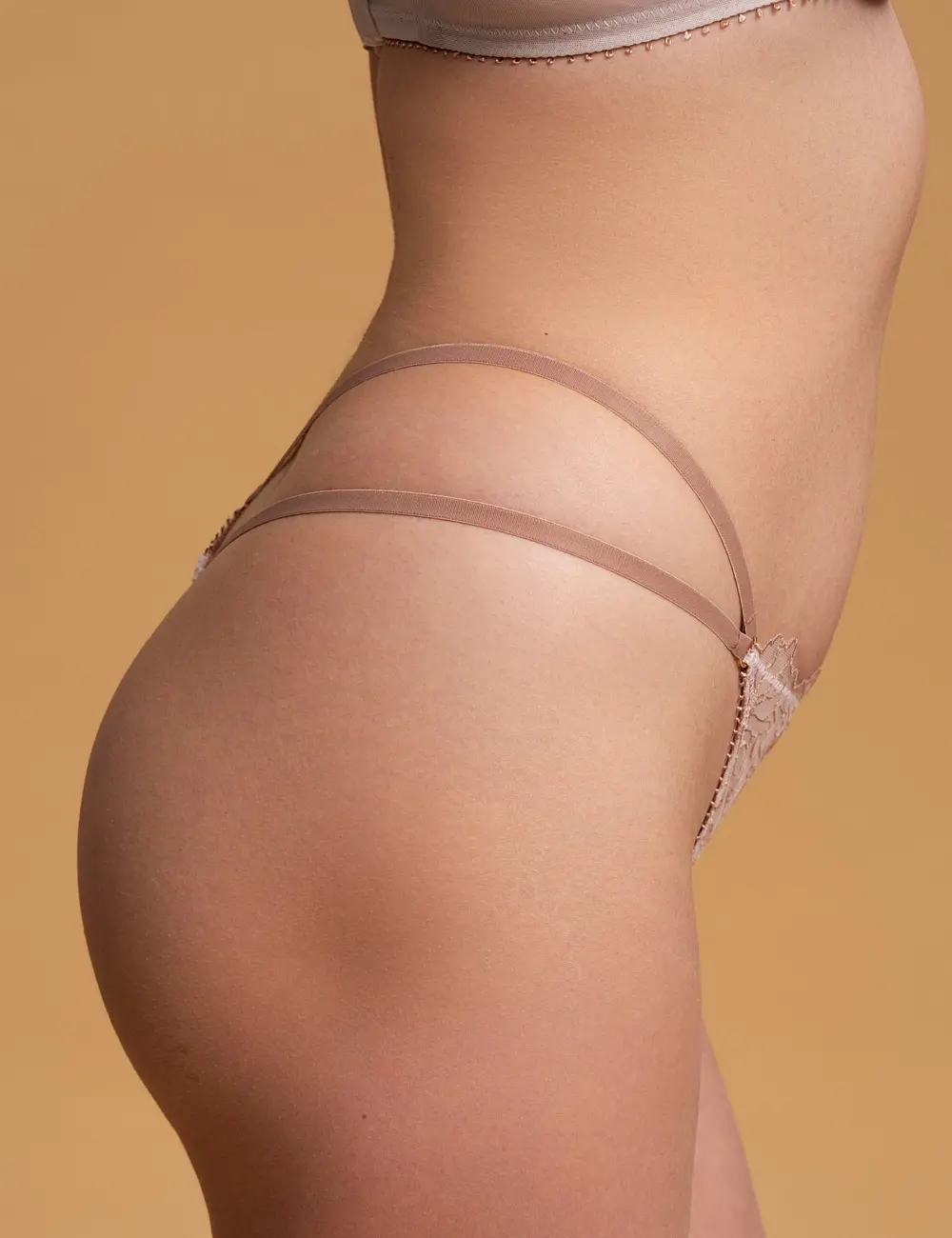 Stringi 002SR migdałowe