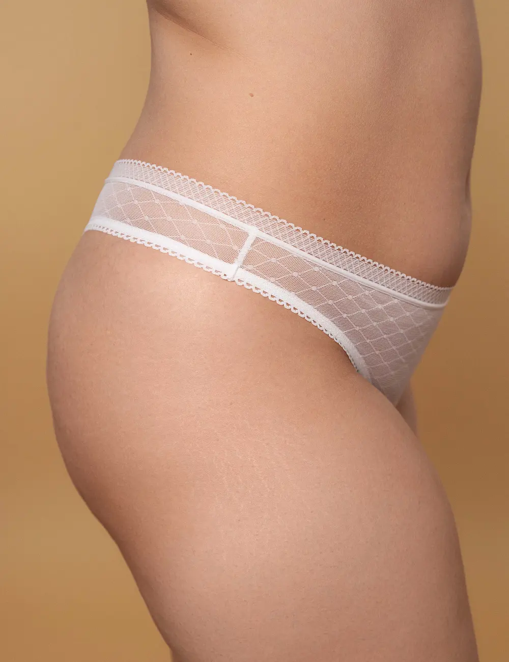 Stringi 002BC białe